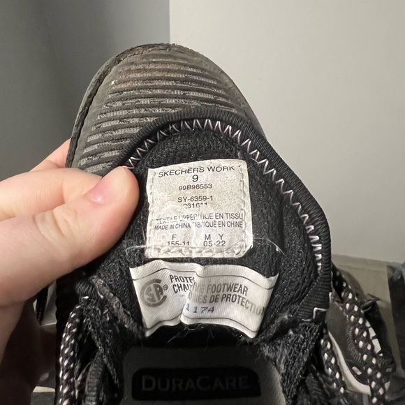 Size 9 Woman’s (practically new) steel toe (CSA approved) Sketchers Work Shoes - Picture 3 of 3